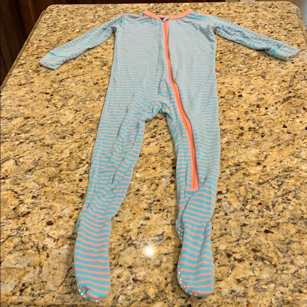 size 2t KicKee Pants footie